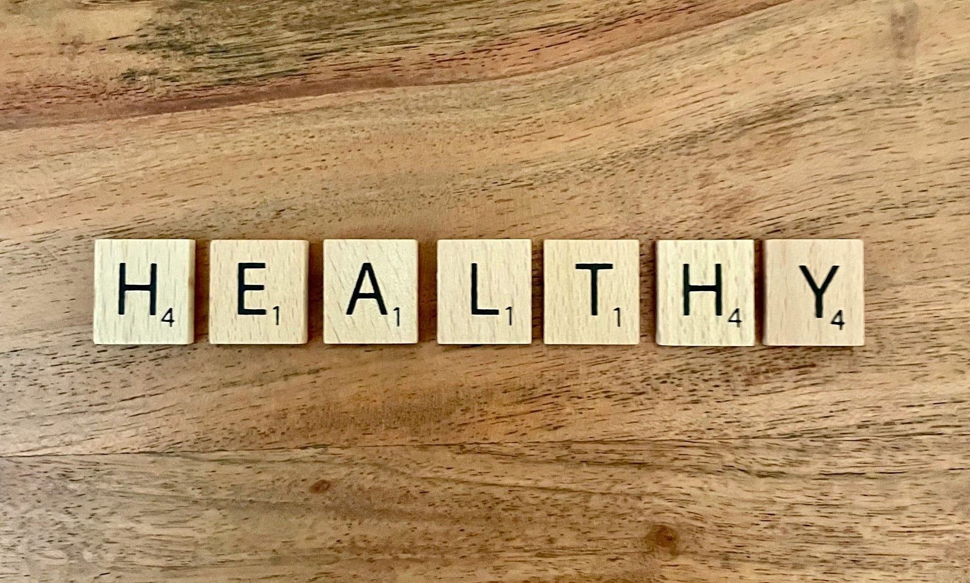 Organised meal plan labels on a wooden surface — planning a Low FODMAP diet for SIBO and IBS together&nbsp;
